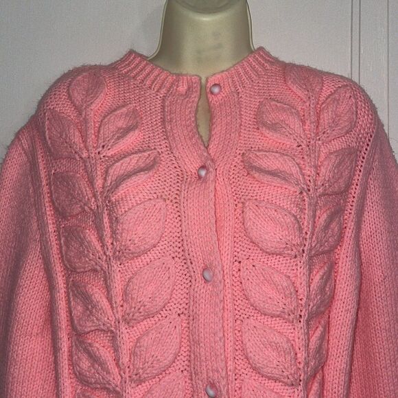 Vtg 60s bright pink thick knit cardigan sweater with raised leaf design - Picture 2 of 7